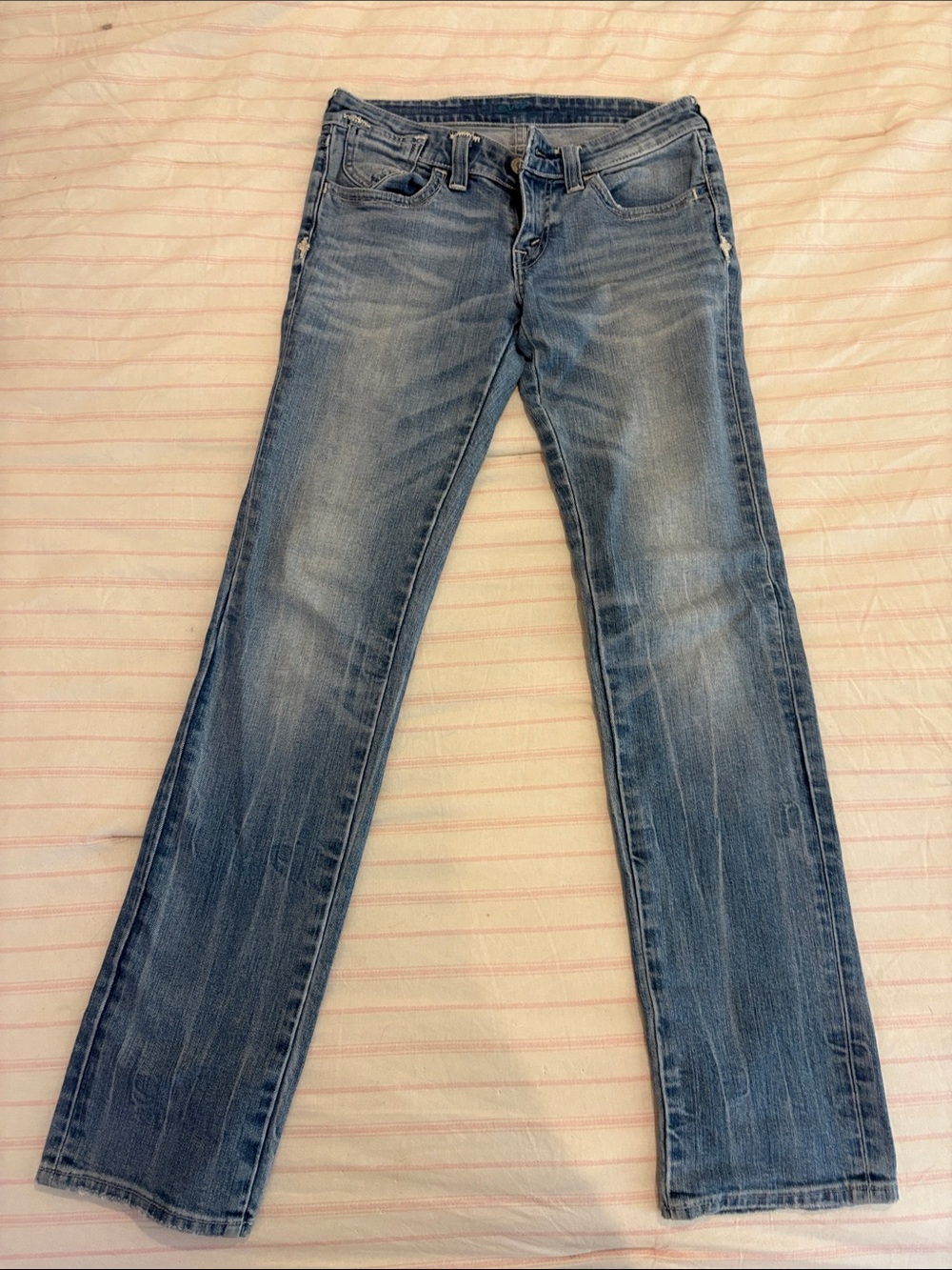 Levi's Women's Light Blue slight curve Straight Leg Jeans
